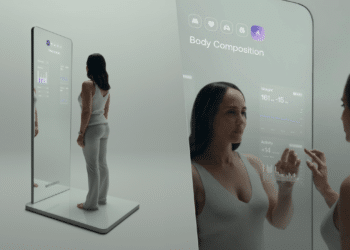 Omnia by Withings: a woman uses the new health technology